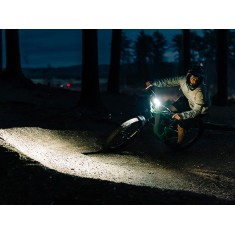 Luz delantera Monteer 12000