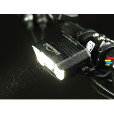 Luz delantera Monteer 12000